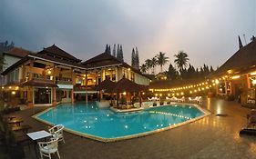 Royal Hotel And Villas Trawas
